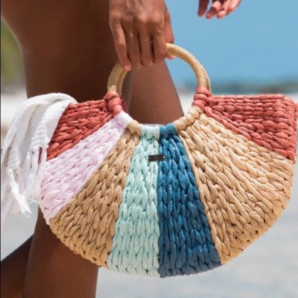 Roxy Bucket Bag PRICE FIRM - Picture 2 of 16